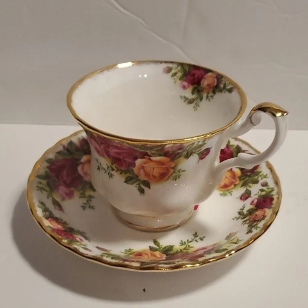 Royal Albert Old Country Roses Tea Cup & Saucer Montrose  England MCM